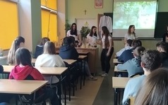 Uczniowie na dniu otwartym zorganizowanym w dniu Światowego Dnia Grafika i odwiedziła Zesp&oacute;ł Szk&oacute;ł Zawodowych nr 3 im. Kardynała Stefana Wyszyńskiego w Ostrołęcenr 2