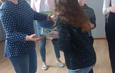 Wręczenie nagr&oacute;d uczniom w konkursie geograficznym