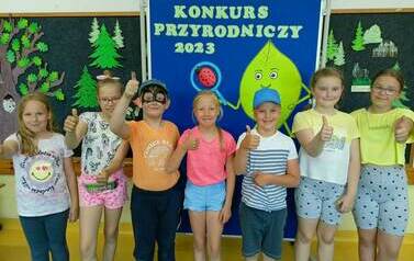 Uczniowie podczas konkursu przyrodniczego