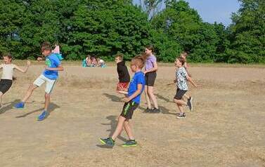 Uczniowie klas starszych na wycieczce w miejscowości Bęsia (12)